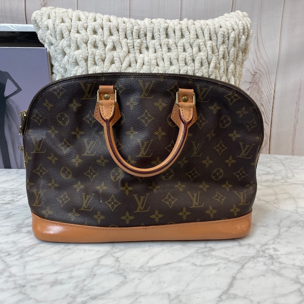 Louis Vuitton Monogram Alma - Picture 2 of 16